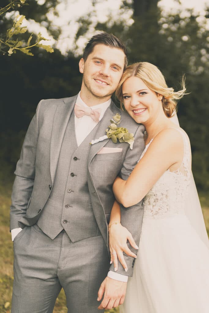 Brautpaar am Krickenbecker See in Nettetal mit Hochzeitsfotograf