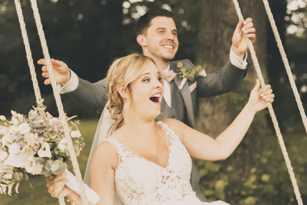 Brautpaar am Krickenbecker See in Nettetal mit Hochzeitsfotograf