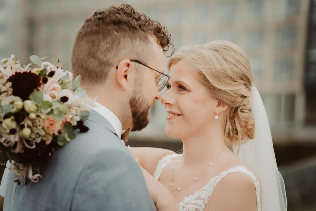 Hochzeitsfotograf Düsseldorf Brautpaar Shooting Medienhafen