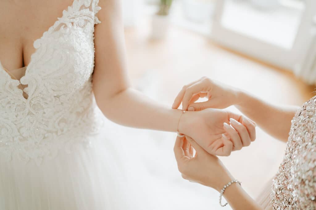 getting ready mit Hochzeitsfotograf in Düsseldorf