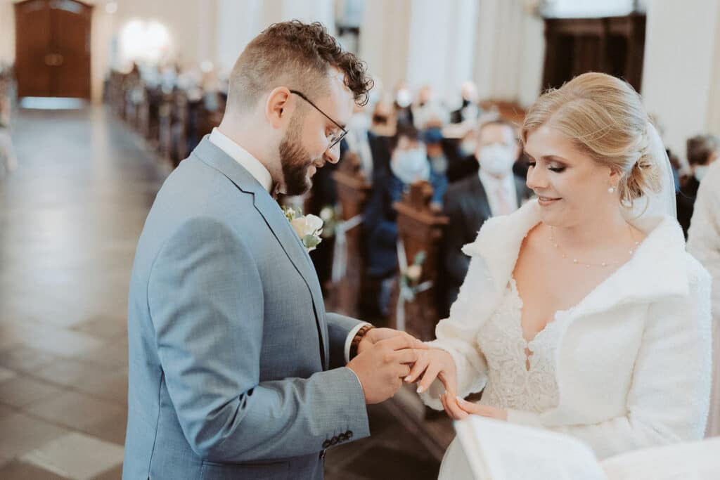 kirchliche Hochzeit in Düsseldorf St. Andreas Kirche Hochzeitsfotograf Düsseldorf